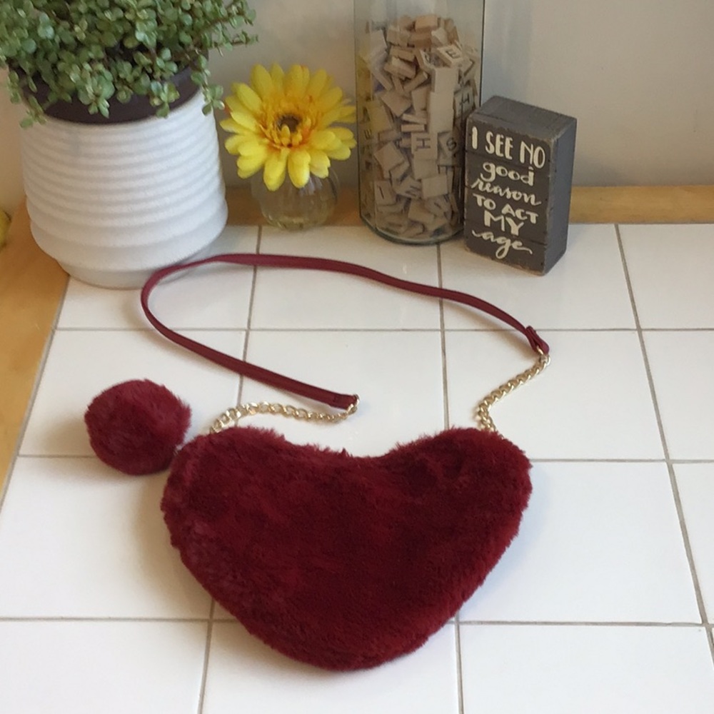 ‘deb & dave’ Heart Shaped Faux Fur Crossbody NWOT